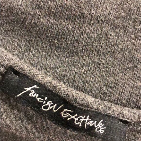 Foreign Exchange top with open shoulder 💓Hostpick - Picture 2 of 4